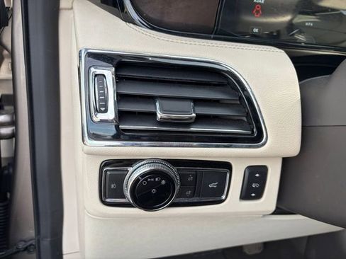 Used 2019 Lincoln Navigator Reserve AWD/4WD image 5