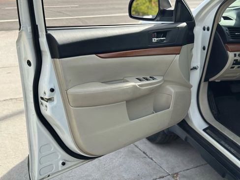 Used 2013 Subaru Outback 2.5i Limited w/ Moonroof Pkg image 10