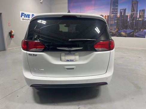New 2025 Chrysler Voyager LX image 28