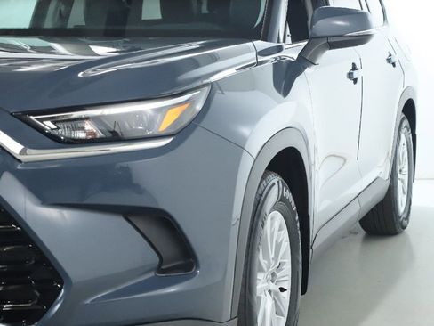 Used 2024 Toyota Grand Highlander XLE image 5