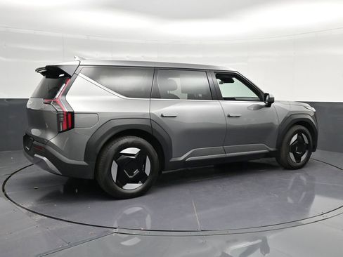Used 2025 Kia EV9 Light RWD image 3
