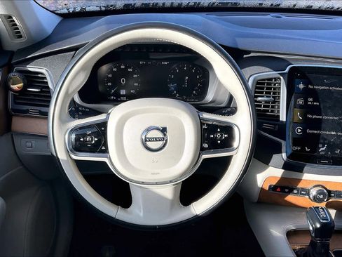 Used 2021 Volvo XC90 T5 Momentum w/ Protection Package Premier image 8