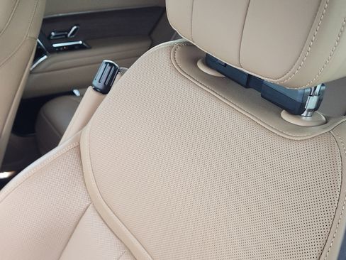 Certified 2024 Land Rover Range Rover SE image 16