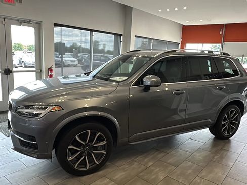 Used 2017 Volvo XC90 T6 Momentum w/ Vision Package AWD/4WD image 8
