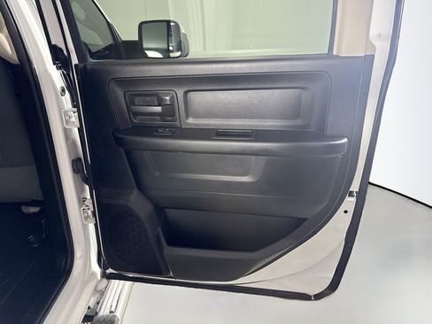 Used 2018 RAM 2500 Tradesman w/ Chrome Appearance Group image 27