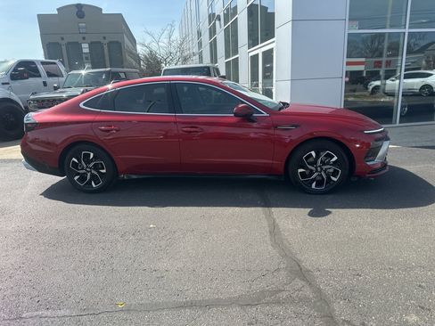 Used 2025 Hyundai Sonata SEL FWD image 2