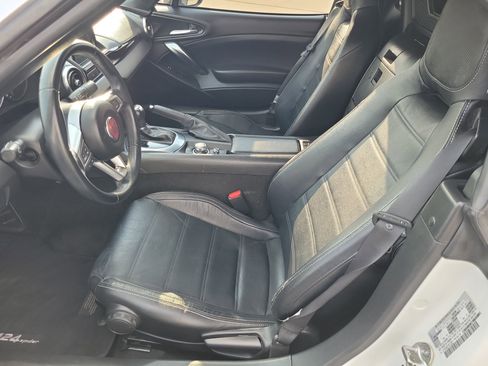 Used 2017 FIAT 124 Spider Lusso RWD image 16