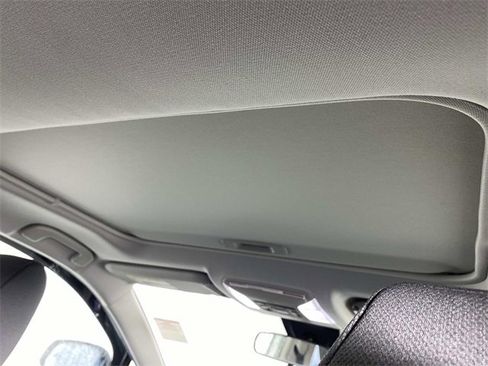 Used 2022 Toyota RAV4 XLE w/ Convenience Package image 13