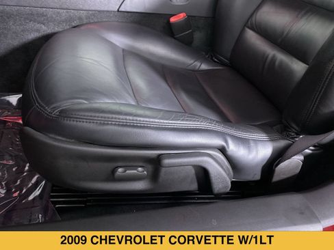 Used 2009 Chevrolet Corvette Coupe w/ Z51 Performance Package RWD image 8