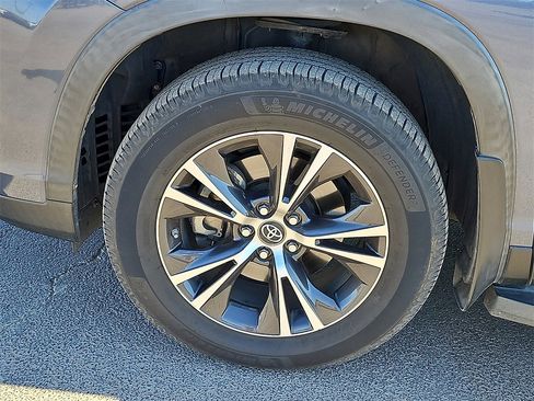 Used 2019 Toyota Highlander LE image 13