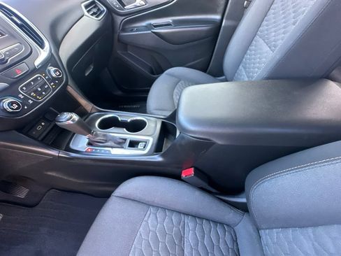Used 2020 Chevrolet Equinox LT FWD image 23