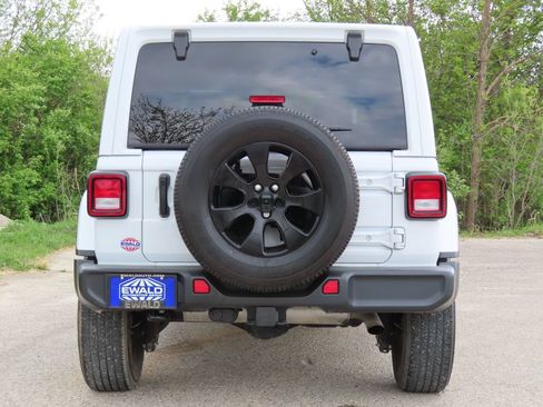 Used 2023 Jeep Wrangler Unlimited Sahara w/ Cold Weather Group AWD/4WD image 14