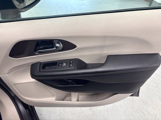 Used 2023 Chrysler Voyager LX FWD image 24