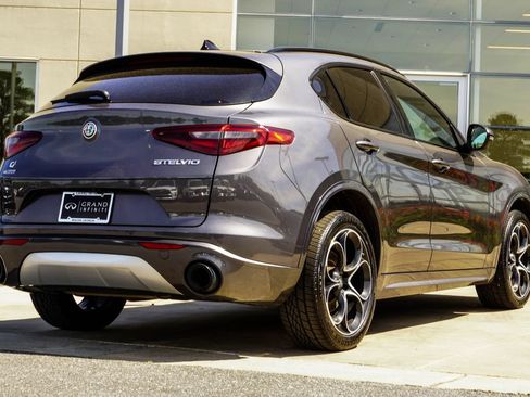 Used 2023 Alfa Romeo Stelvio Ti AWD/4WD image 11
