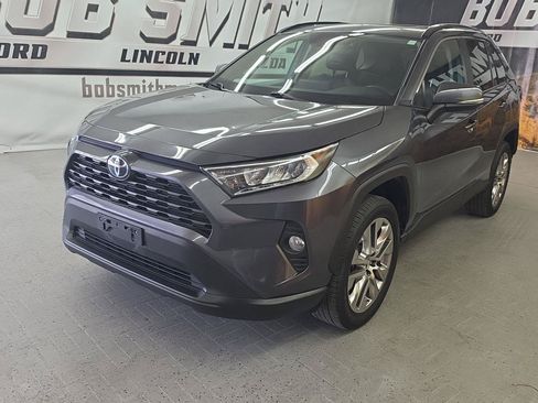 Used 2019 Toyota RAV4 XLE Premium w/ Cold Weather Package AWD/4WD image 18