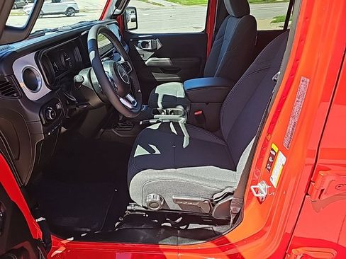 Certified 2025 Jeep Wrangler Unlimited Sahara image 12