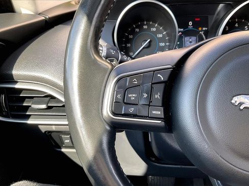 Used 2017 Jaguar F-PACE Prestige image 11