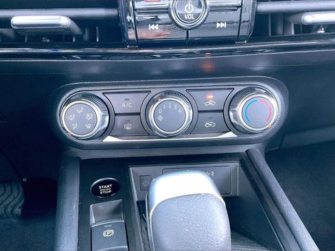 Used 2025 Nissan Kicks SV image 29