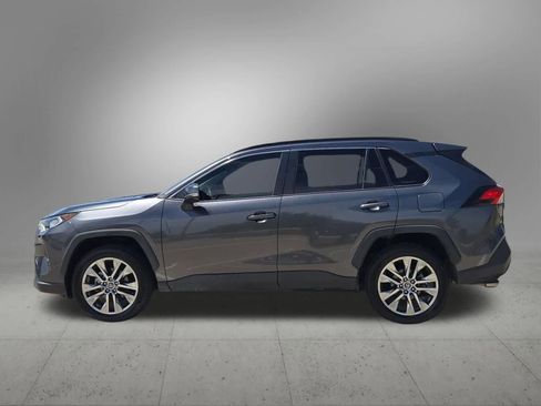 Used 2020 Toyota RAV4 XLE Premium FWD image 3