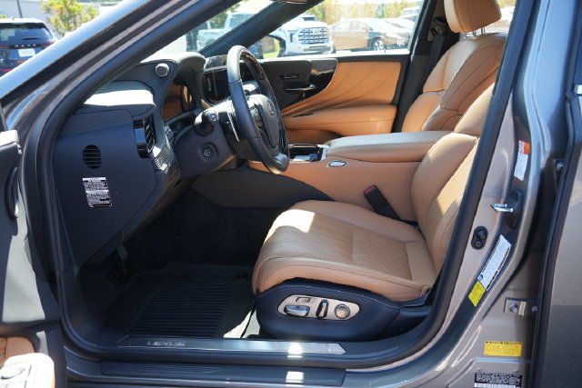 Used 2024 Lexus LS 500 w/ Interior Upgrade Package RWD image 23