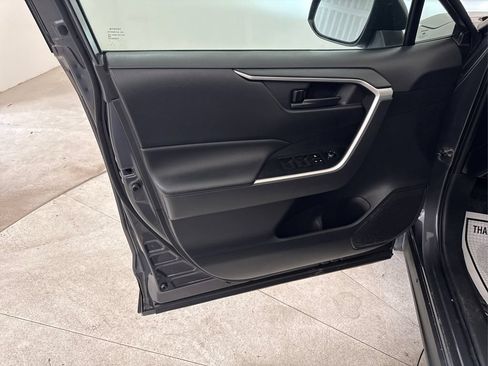 Used 2019 Toyota RAV4 LE FWD image 32
