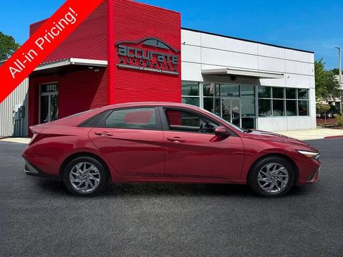 Used 2024 Hyundai Elantra SEL FWD image 6
