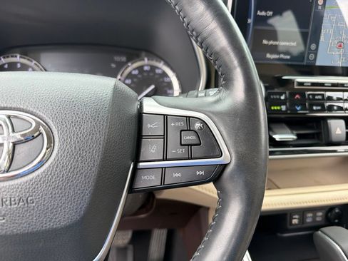 Used 2022 Toyota Highlander Platinum AWD/4WD image 17