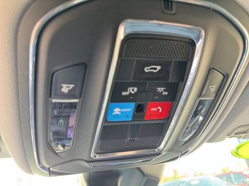 Used 2023 Jeep Grand Cherokee Limited w/ Black Appearance Package AWD/4WD image 25