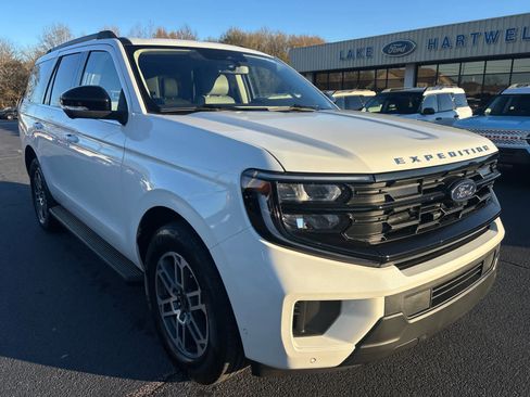 Used 2025 Ford Expedition Active image 1