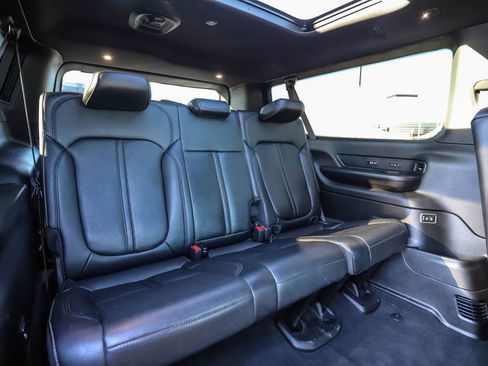 Used 2023 Jeep Wagoneer L Series III w/ Premium Group I image 32