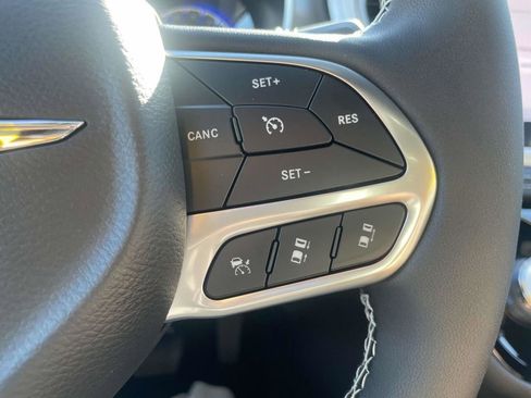 New 2026 Chrysler Pacifica Select image 29