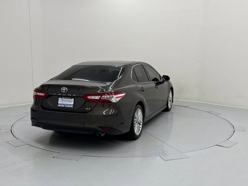 Used 2018 Toyota Camry XLE image 6