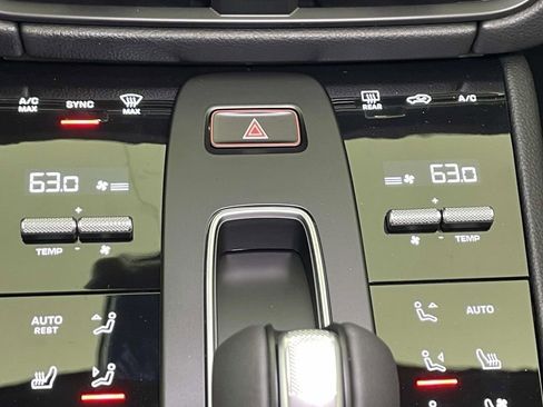 New 2025 Porsche Macan image 33