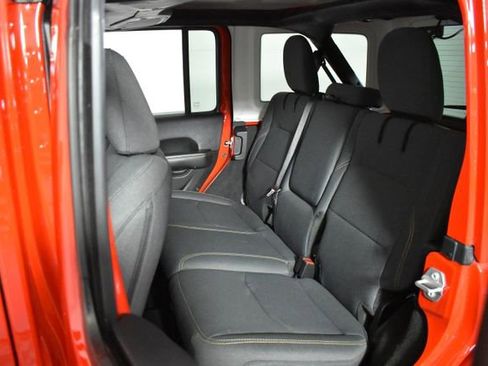 Used 2025 Jeep Wrangler Unlimited Sahara AWD/4WD image 29