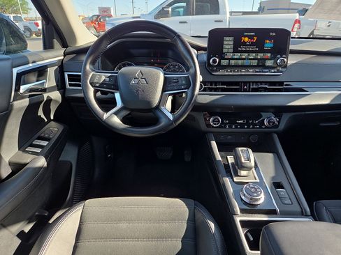 Used 2024 Mitsubishi Outlander SE AWD/4WD image 11