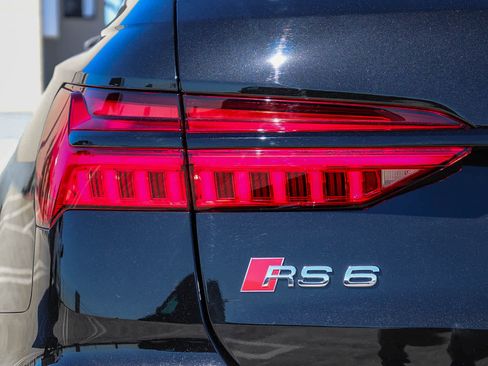 Used 2025 Audi RS 6 performance w/ Matte Carbon Package image 10