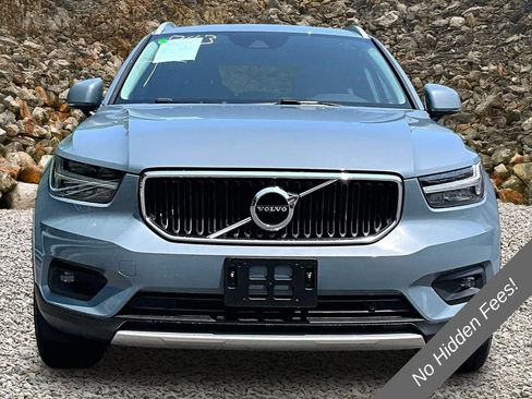 Used 2021 Volvo XC40 T4 Momentum FWD image 3