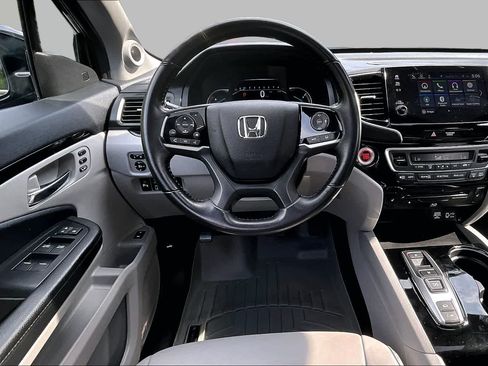 Used 2020 Honda Pilot Touring image 6