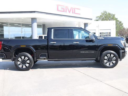New 2026 GMC Sierra 3500 Denali w/ Denali Reserve Package AWD/4WD image 7