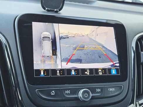 Used 2022 Chevrolet Equinox RS w/ Infotainment Package image 11