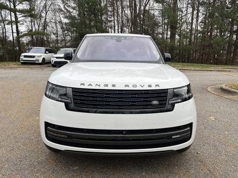 Used 2023 Land Rover Range Rover SE image 3