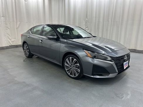 Used 2023 Nissan Altima 2.5 SL image 1