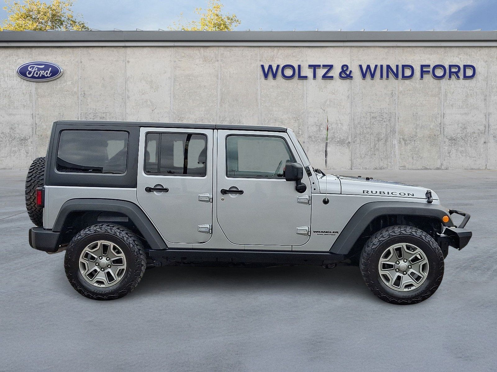 Used 2016 Jeep Wrangler Unlimited Rubicon w/ Connectivity Group AWD/4WD image 7