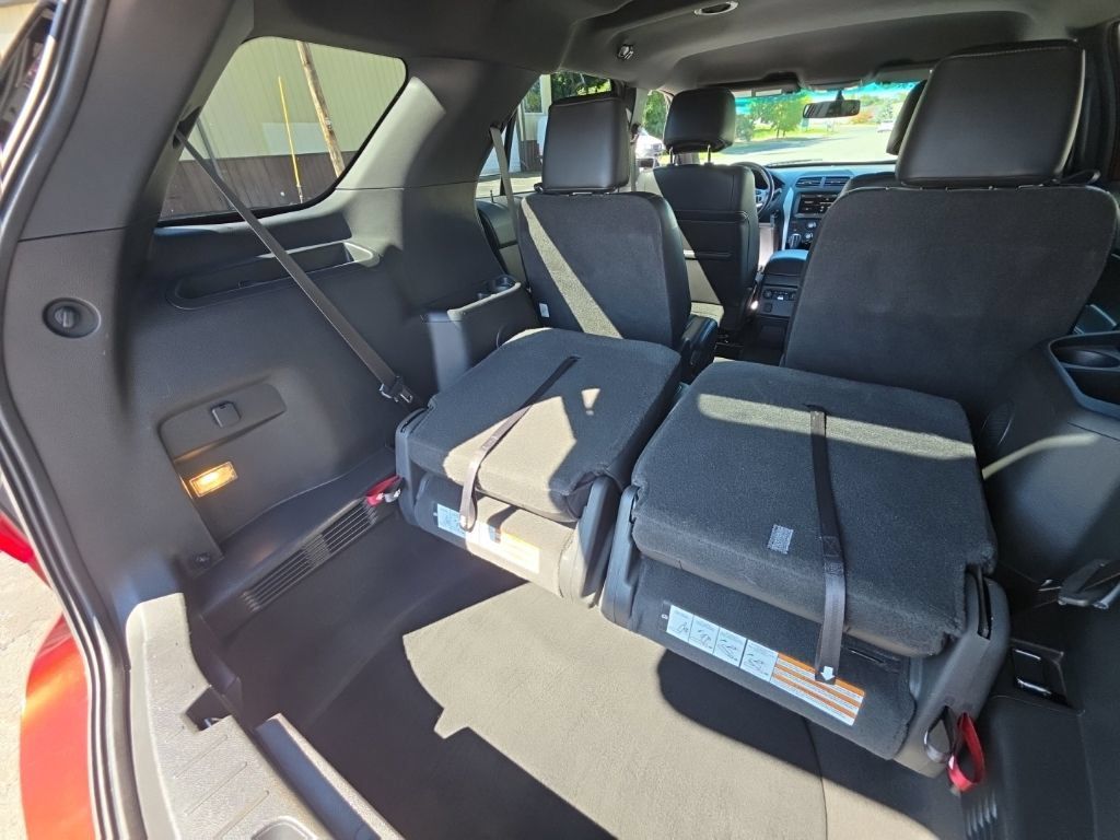 Used 2014 Ford Explorer XLT w/ Equipment Group 202A AWD/4WD image 26