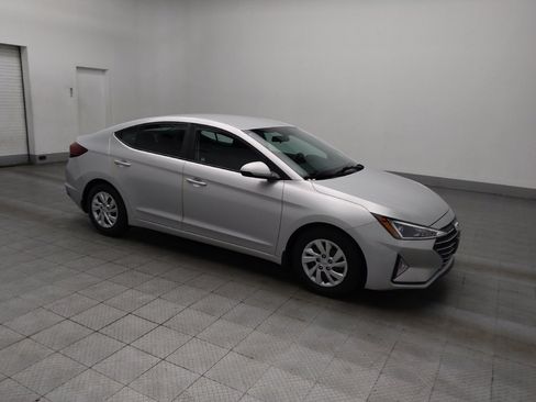 Used 2019 Hyundai Elantra SE w/ Winter Weather Package image 11