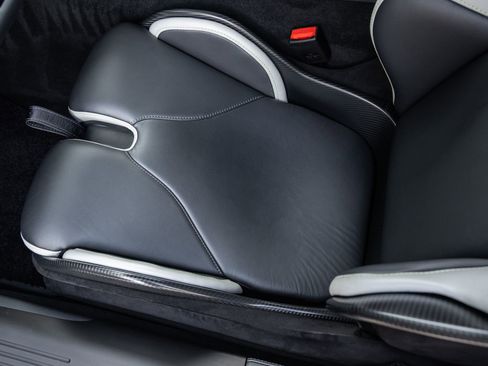 Used 2025 Aston Martin Vanquish image 38