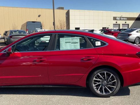 Used 2021 Hyundai Sonata Limited w/ Preferred Accessory Package image 5