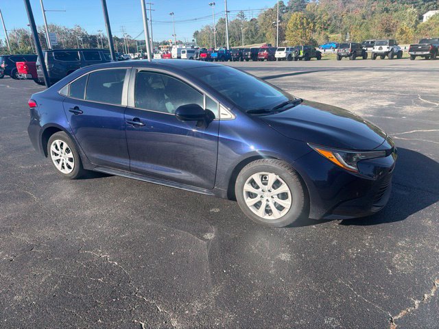 Used 2025 Toyota Corolla LE FWD image 2