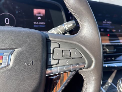 Used 2023 Cadillac Escalade ESV Premium Luxury image 17