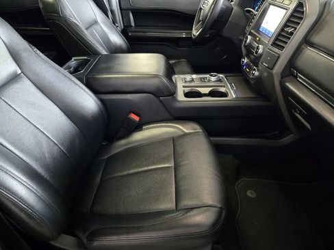 Used 2020 Ford Expedition XLT w/ Equipment Group 202A AWD/4WD image 17